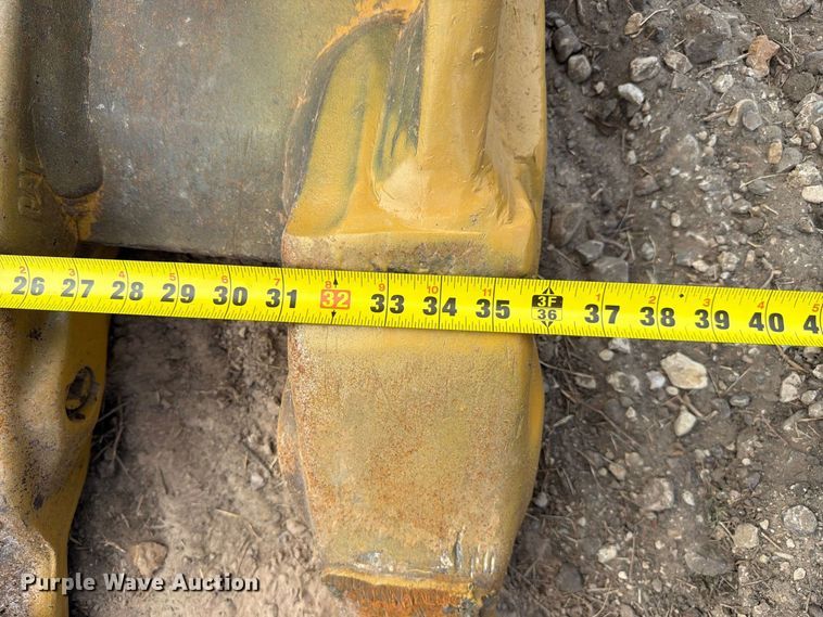 image for item FN3548 2022 Caterpillar 330 excavator