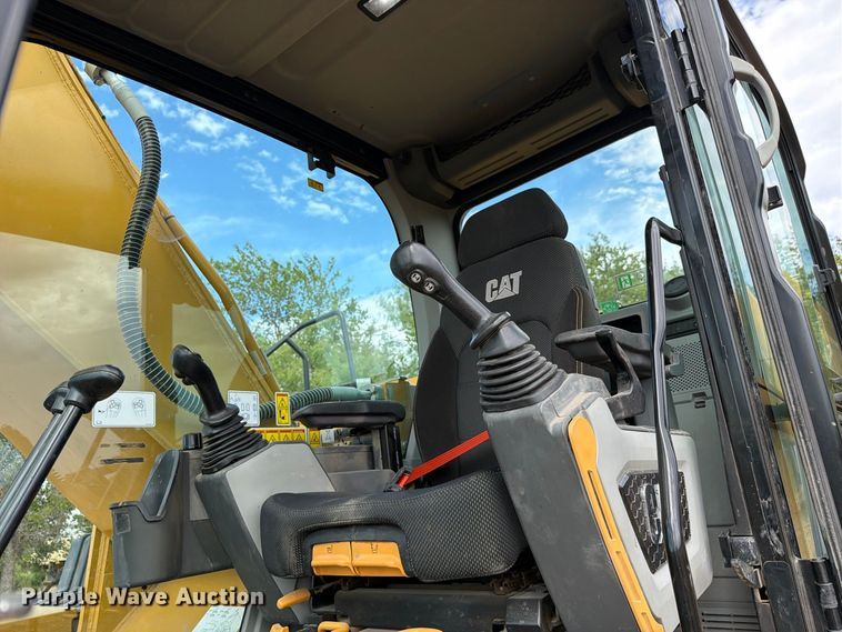 image for item FN3548 2022 Caterpillar 330 excavator