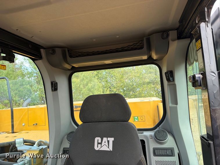 image for item FN3548 2022 Caterpillar 330 excavator