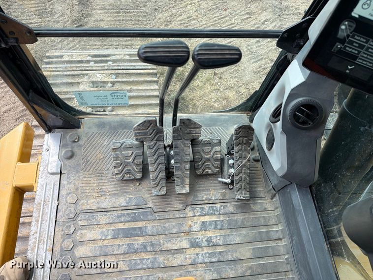 image for item FN3548 2022 Caterpillar 330 excavator