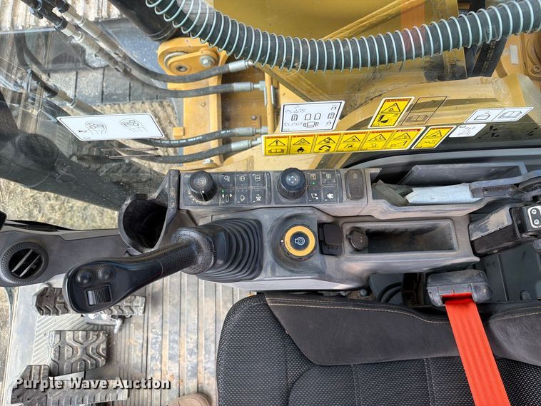 image for item FN3548 2022 Caterpillar 330 excavator