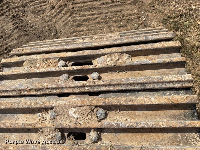 image for item FN3548 2022 Caterpillar 330 excavator