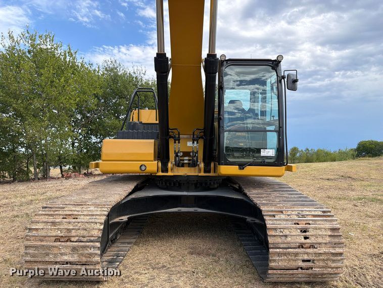 image for item FN3549 2022 Caterpillar 330 TC excavator