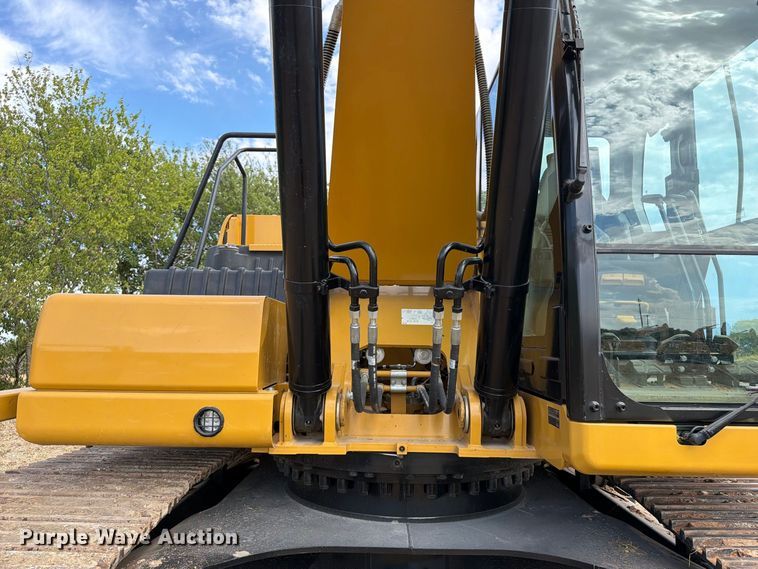 image for item FN3549 2022 Caterpillar 330 TC excavator