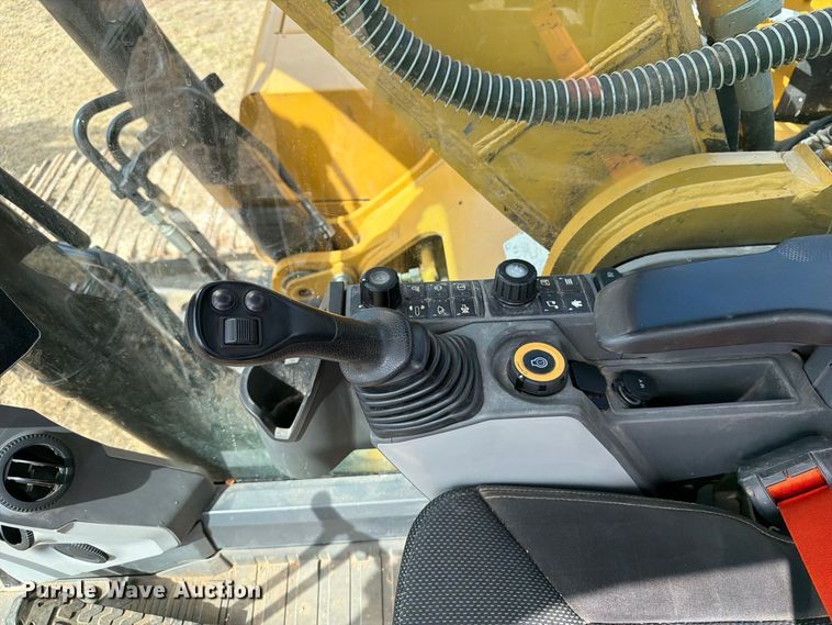 image for item FN3549 2022 Caterpillar 330 TC excavator