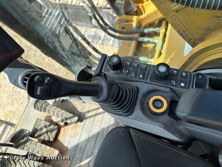 image for item FN3549 2022 Caterpillar 330 TC excavator
