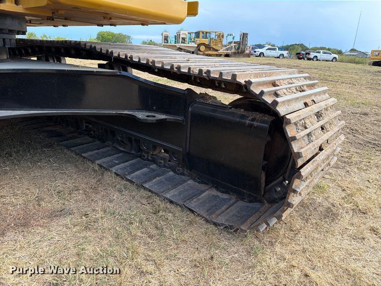image for item FN3549 2022 Caterpillar 330 TC excavator