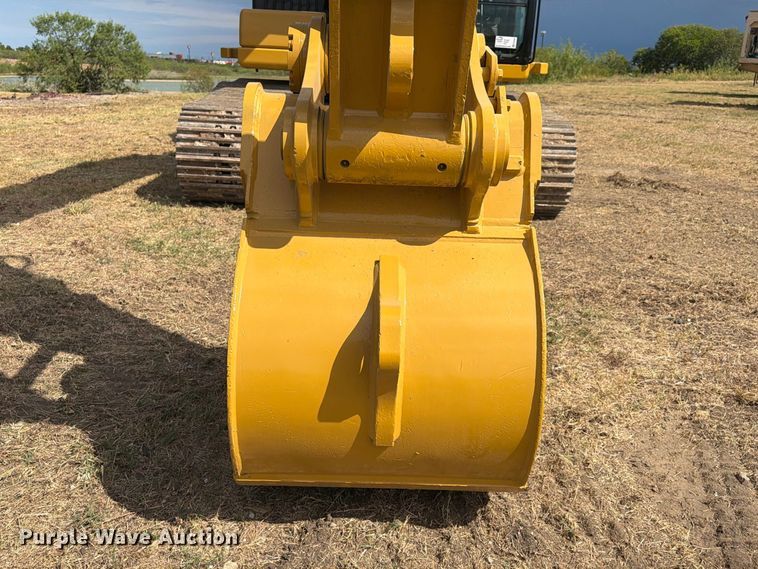 image for item FN3550 2022 Caterpillar 330 TC excavator
