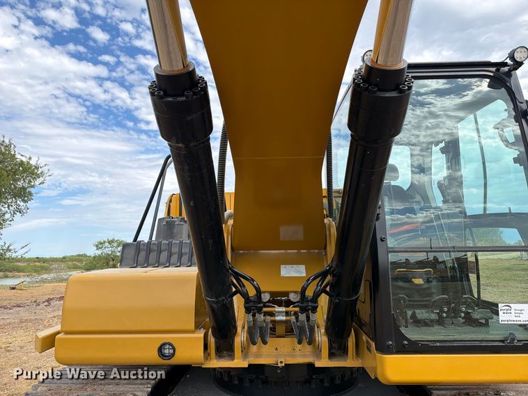 image for item FN3550 2022 Caterpillar 330 TC excavator
