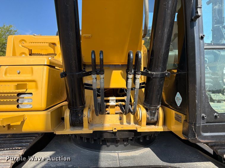 image for item FN3551 2018 Caterpillar 330F L excavator