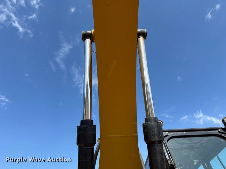 image for item FN3551 2018 Caterpillar 330F L excavator