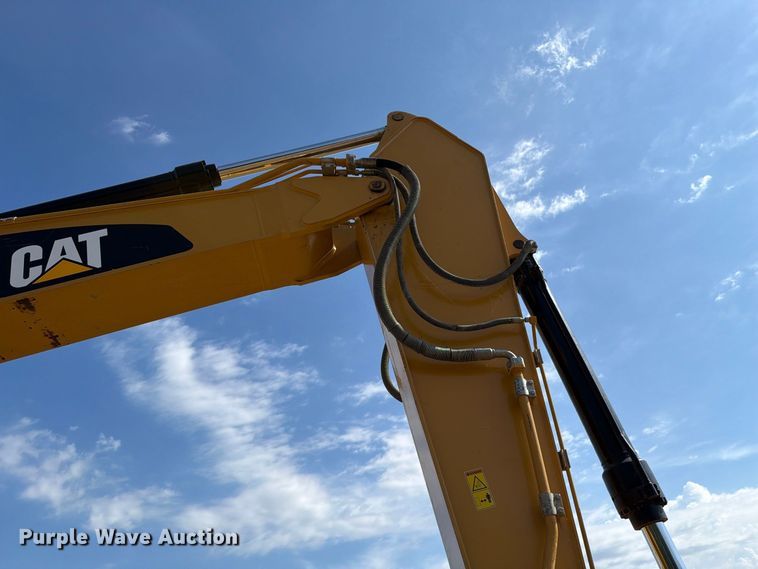 image for item FN3551 2018 Caterpillar 330F L excavator