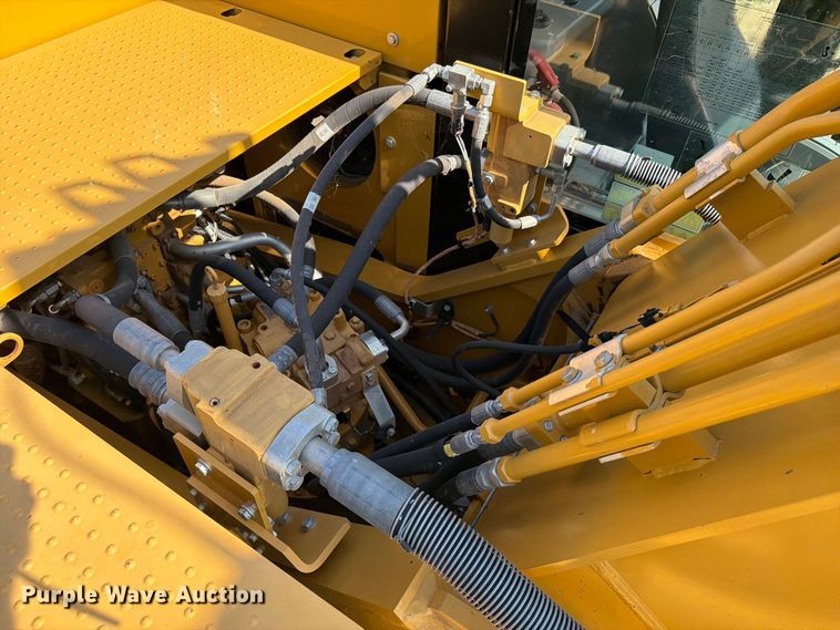 image for item FN3551 2018 Caterpillar 330F L excavator