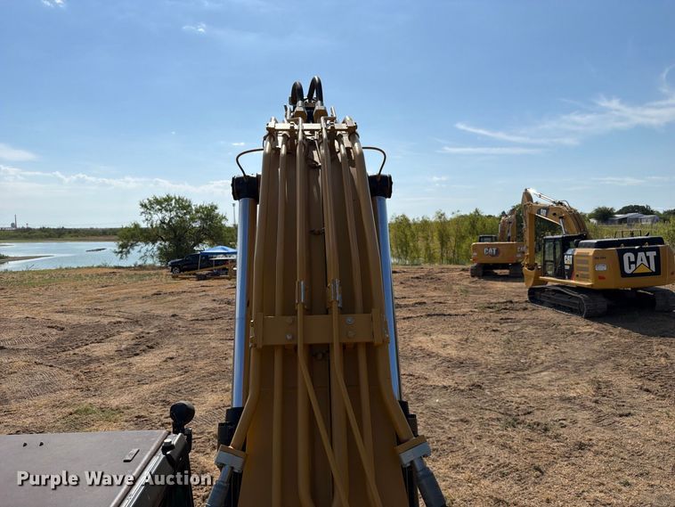 image for item FN3551 2018 Caterpillar 330F L excavator