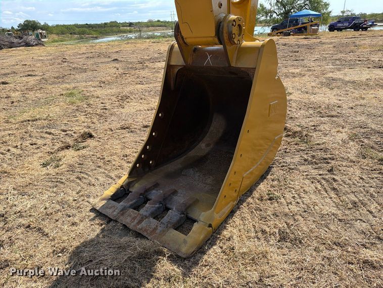 image for item FN3551 2018 Caterpillar 330F L excavator