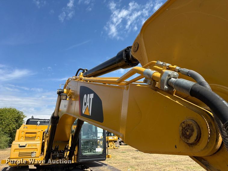 image for item FN3551 2018 Caterpillar 330F L excavator