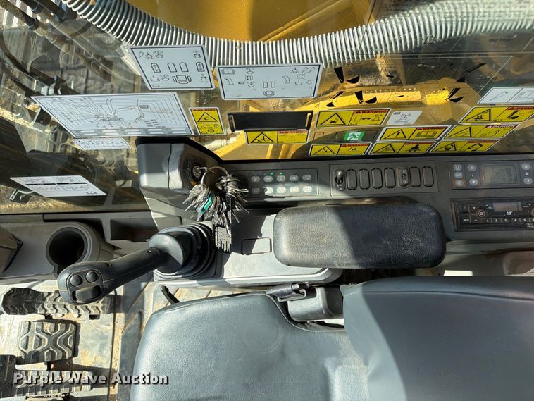 image for item FN3551 2018 Caterpillar 330F L excavator