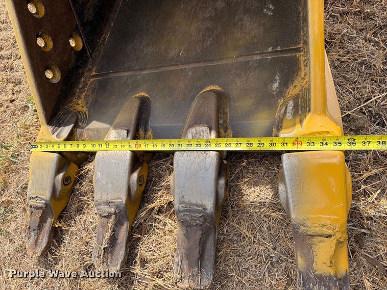 image for item FN3552 2021 Caterpillar 330 excavator