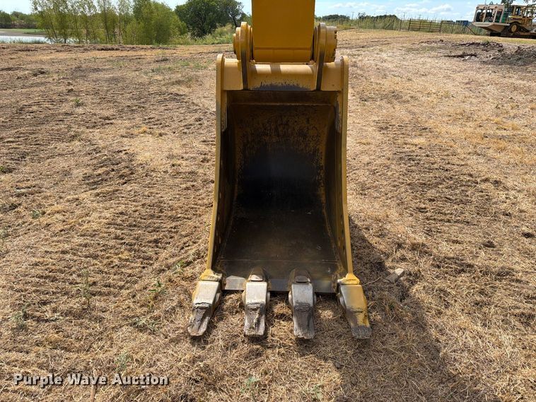 image for item FN3552 2021 Caterpillar 330 excavator