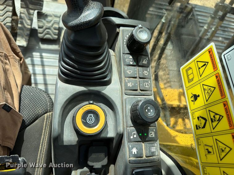 image for item FN3552 2021 Caterpillar 330 excavator