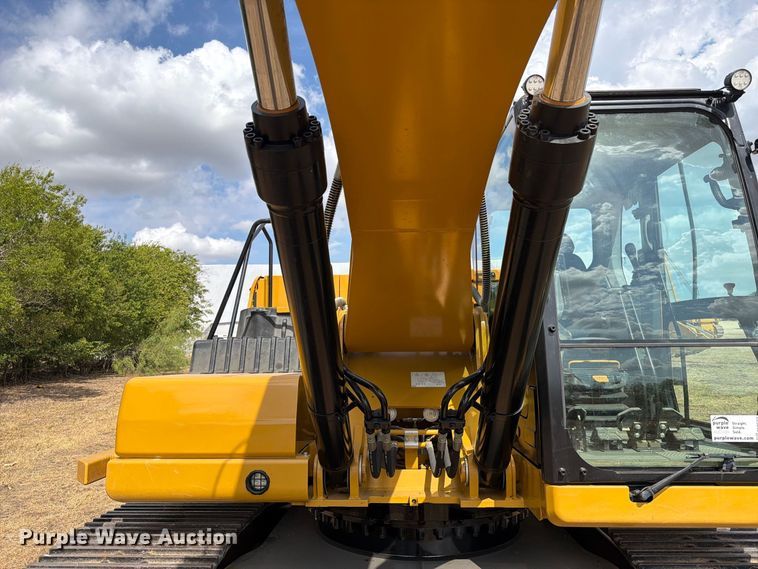 image for item FN3552 2021 Caterpillar 330 excavator