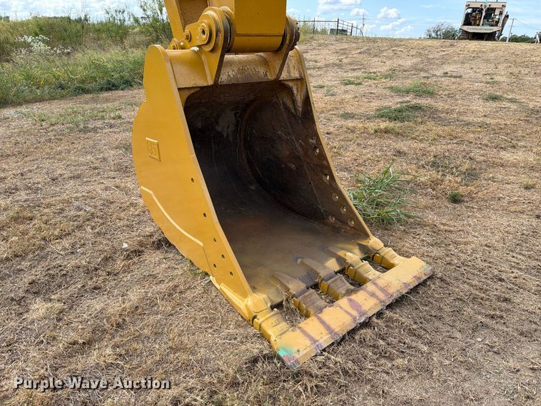 image for item FN3553 2022 Caterpillar 330 TC excavator