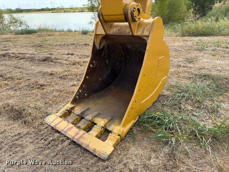 image for item FN3553 2022 Caterpillar 330 TC excavator