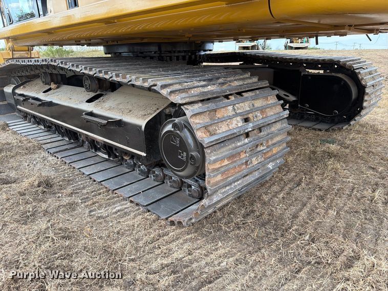 image for item FN3553 2022 Caterpillar 330 TC excavator