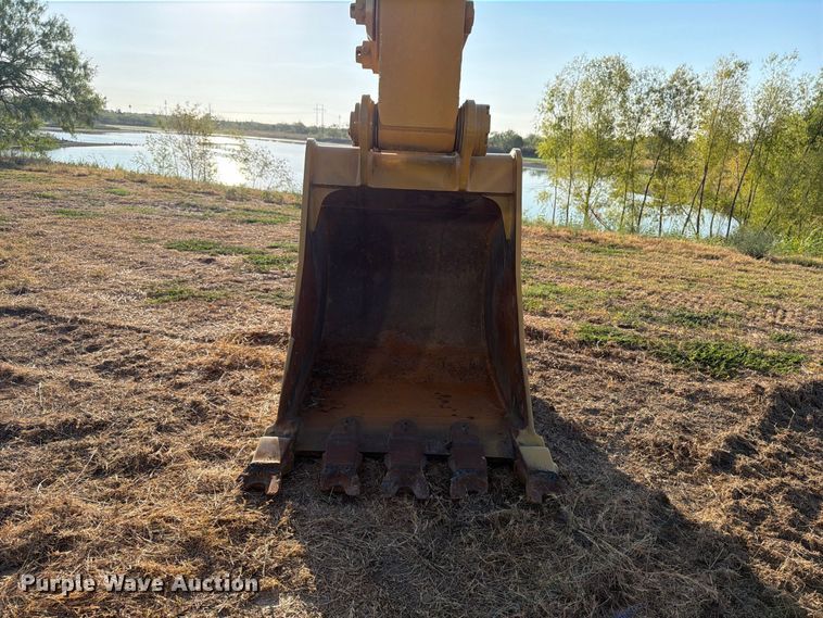 image for item FN3561 2023 Caterpillar 336 TC excavator