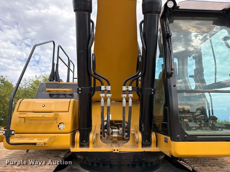 image for item FN3562 2022 Caterpillar 336 TC excavator