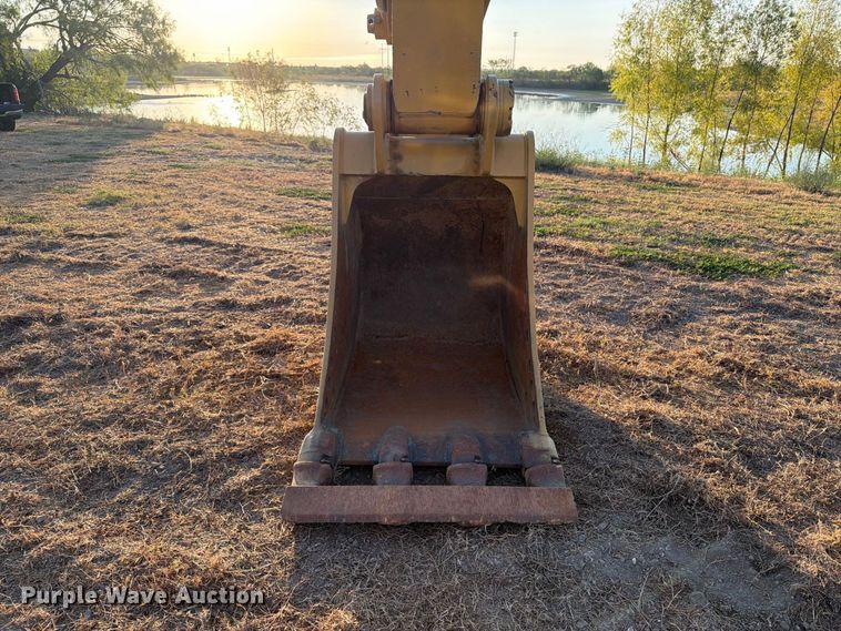 image for item FN3571 2022 Caterpillar 336 TC excavator