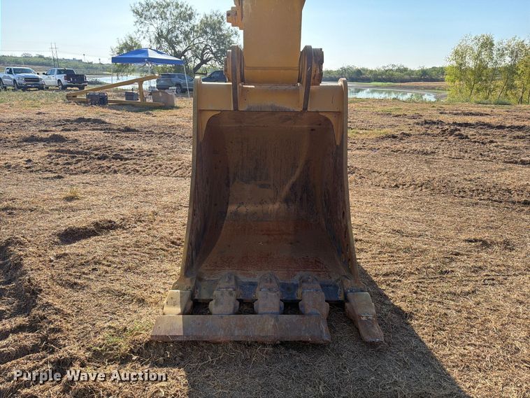 image for item FN3581 2023 Caterpillar 336 TC excavator