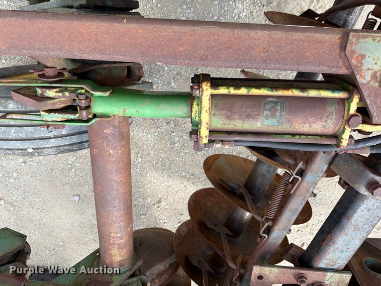image for item FN3586 John Deere TO235 double off-set disk