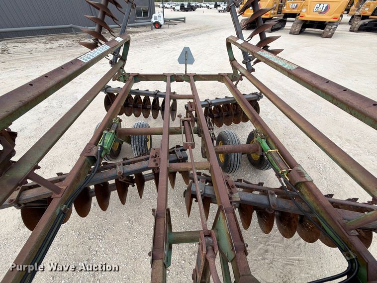 image for item FN3586 John Deere TO235 double off-set disk