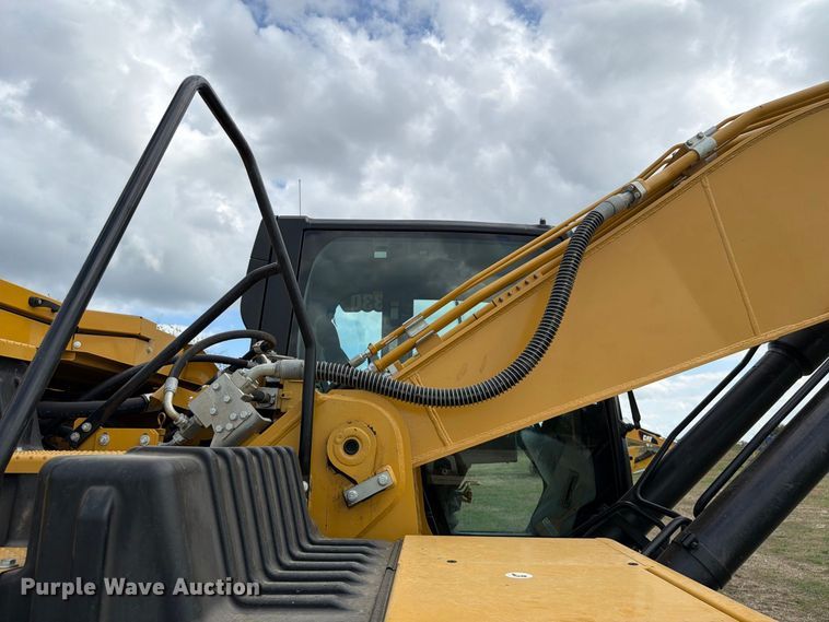 image for item FN3592 2022 Caterpillar 330 TC excavator