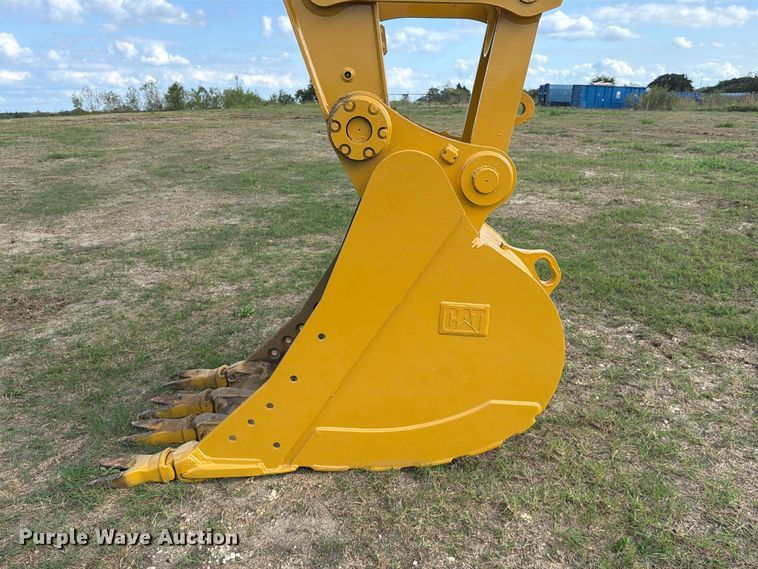 image for item FN3592 2022 Caterpillar 330 TC excavator