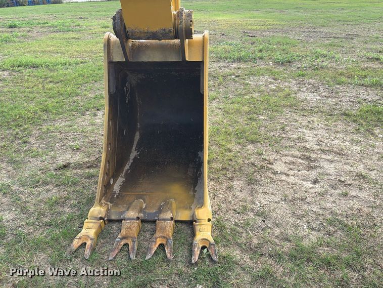 image for item FN3592 2022 Caterpillar 330 TC excavator