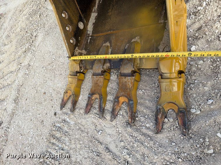 image for item FN3592 2022 Caterpillar 330 TC excavator