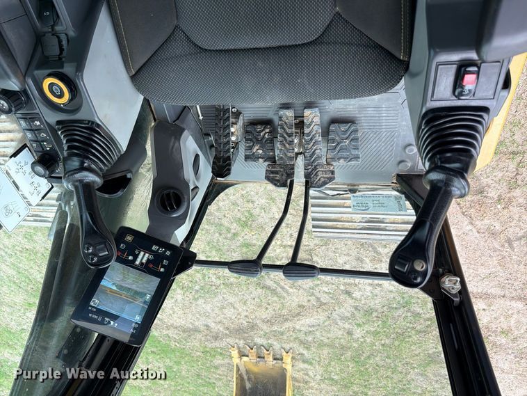 image for item FN3592 2022 Caterpillar 330 TC excavator