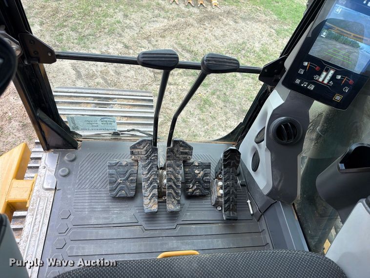 image for item FN3592 2022 Caterpillar 330 TC excavator
