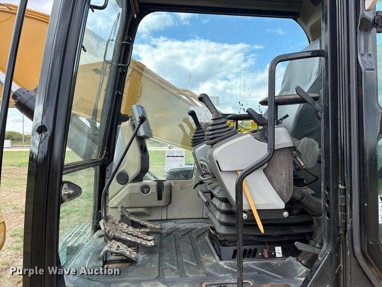 image for item FN3593 2012 Caterpillar 320EL excavator