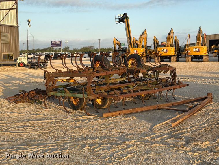 image for item FN3594 John Deere 1010 field cultivator