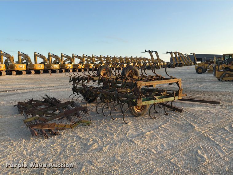 image for item FN3594 John Deere 1010 field cultivator