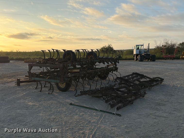 image for item FN3594 John Deere 1010 field cultivator