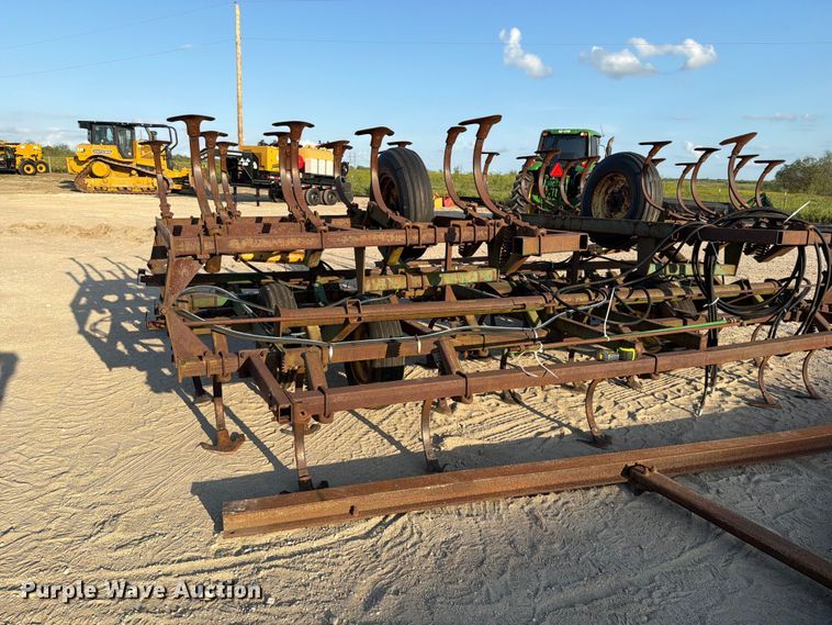 image for item FN3594 John Deere 1010 field cultivator