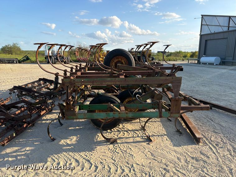image for item FN3594 John Deere 1010 field cultivator
