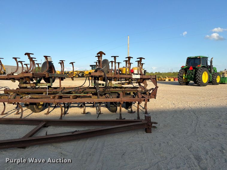 image for item FN3594 John Deere 1010 field cultivator