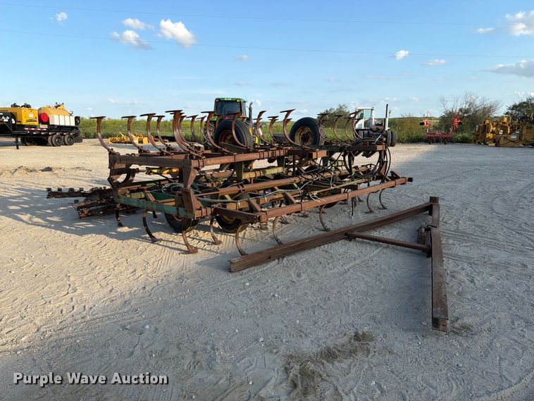 image for item FN3594 John Deere 1010 field cultivator