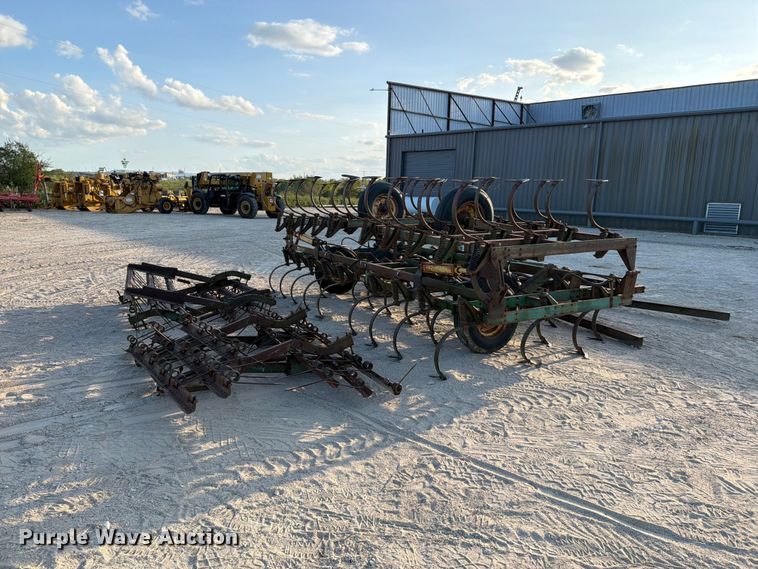 image for item FN3594 John Deere 1010 field cultivator