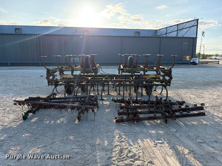 image for item FN3594 John Deere 1010 field cultivator